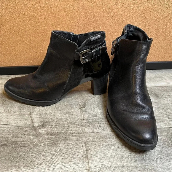 Mephisto Leather & Patent Leather Black Buckle Heel Bootie in Size US 9 - Picture 1 of 9